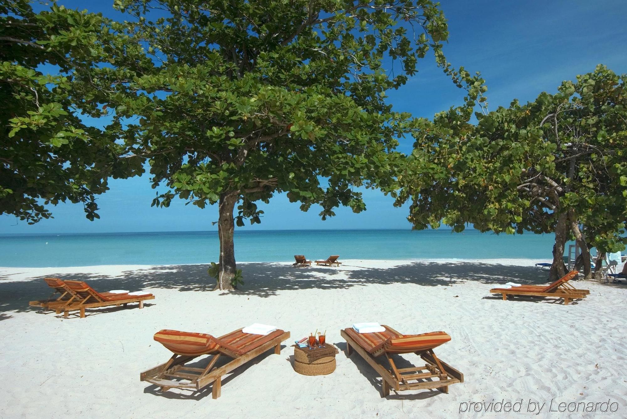 Grand Pineapple Beach Negril Hotel Exterior photo