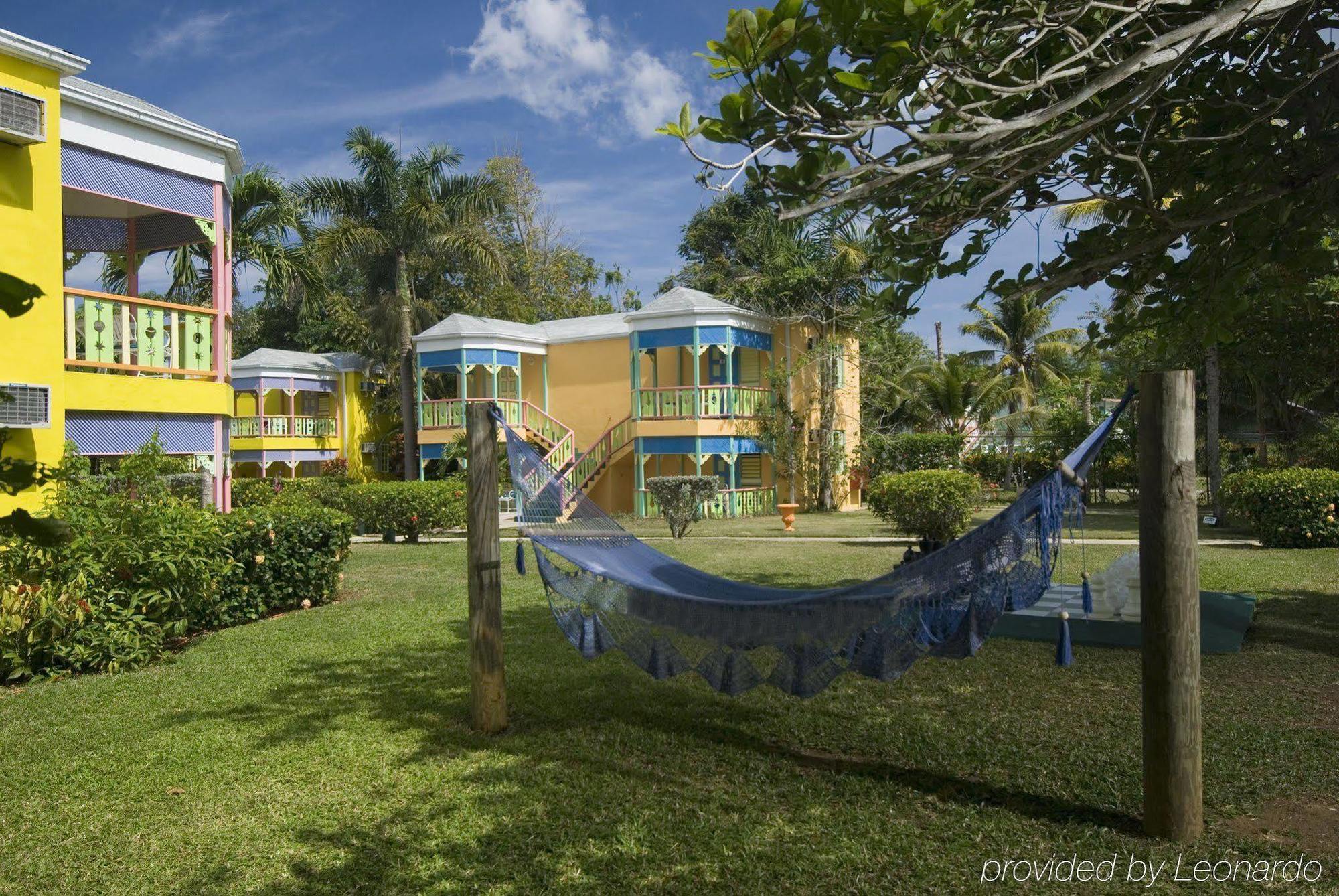 Grand Pineapple Beach Negril Hotel Exterior photo