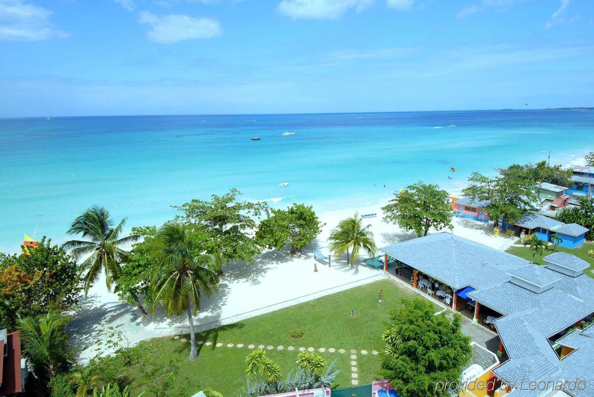 Grand Pineapple Beach Negril Hotel Exterior photo