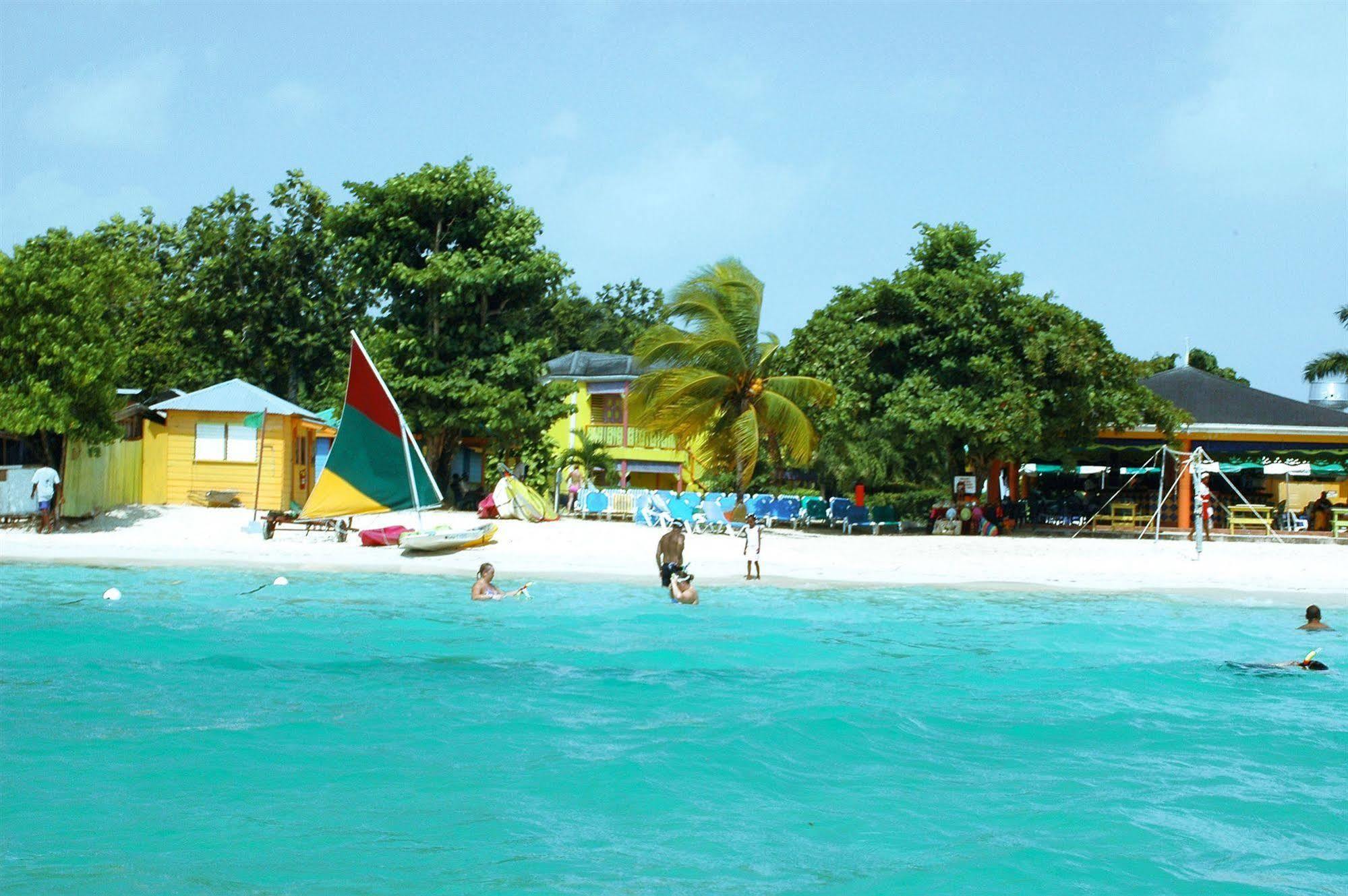 Grand Pineapple Beach Negril Hotel Exterior photo